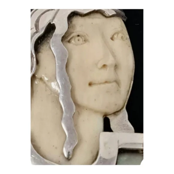 SOLD Vintage Zealandia Sterling Brooch - Picture 3 of 7